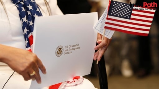 Bạn cần đáp ứng các điều kiện của USCIS khi làm hồ sơ bảo lãnh người thân sang Mỹ làm việc - ImmiPath