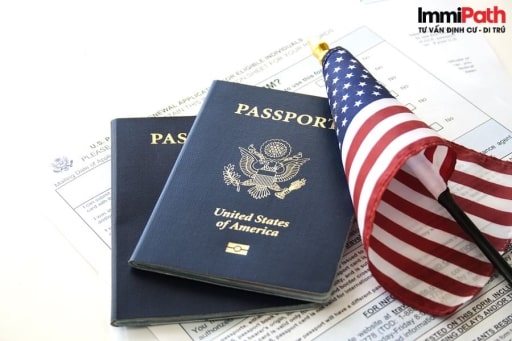 Sở hữu thẻ xanh Mỹ là một trong những tiền đề giúp bạn nhanh chóng tiến đến quốc tịch Mỹ - ImmiPath